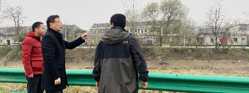 中水三立總裁李兵 巡查淠史杭灌區(qū)量測水1標項目部工作
